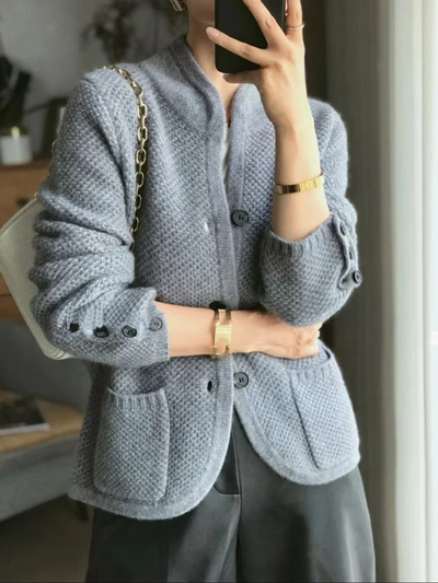Olivia | Elegante chaqueta de punto con cuello alto