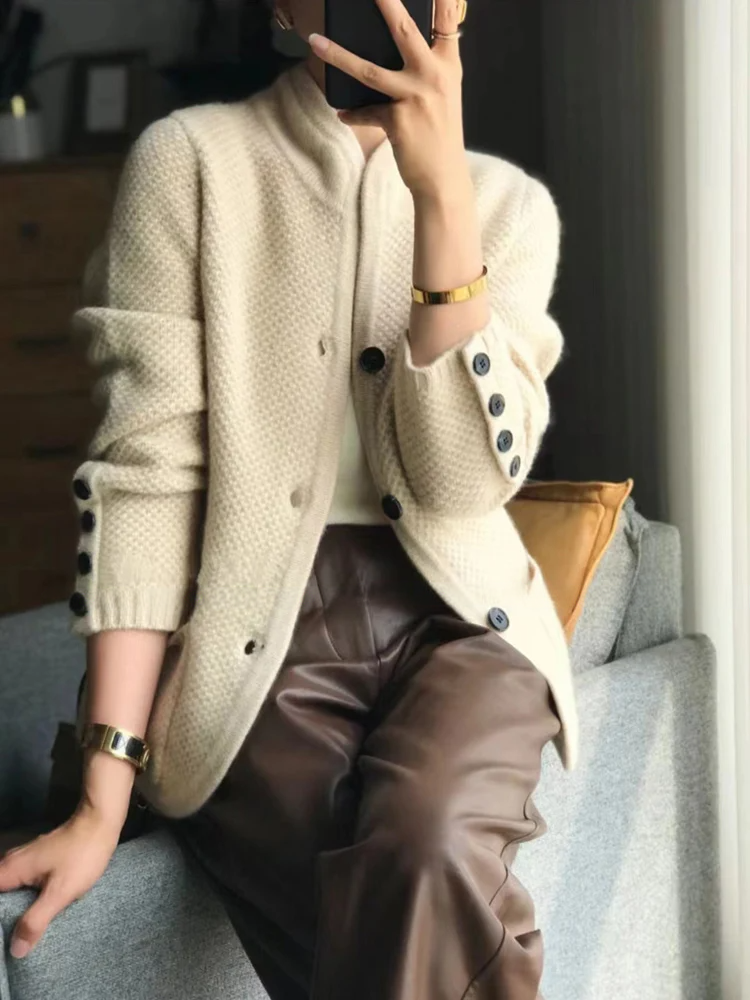 Olivia | Elegante chaqueta de punto con cuello alto