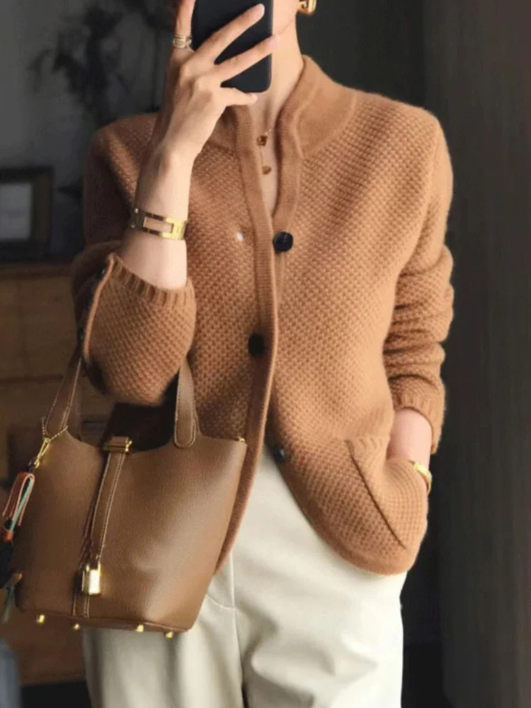 Olivia | Elegante chaqueta de punto con cuello alto
