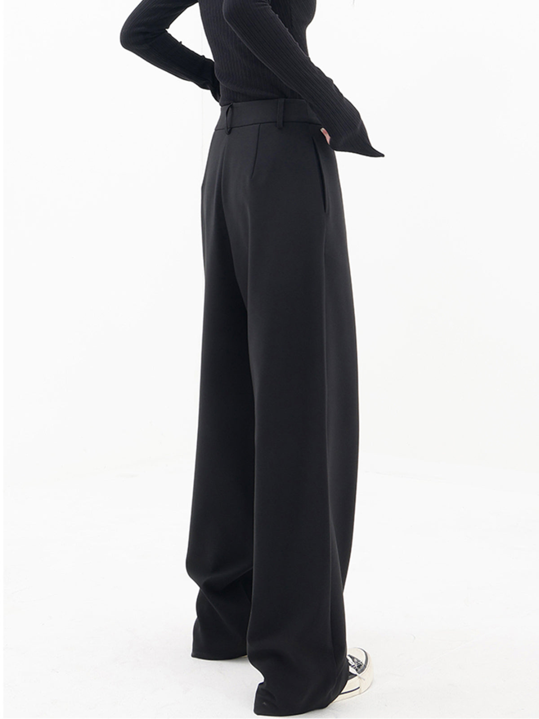 Ambar | Pantalón asimétrico con diseño vanguardista