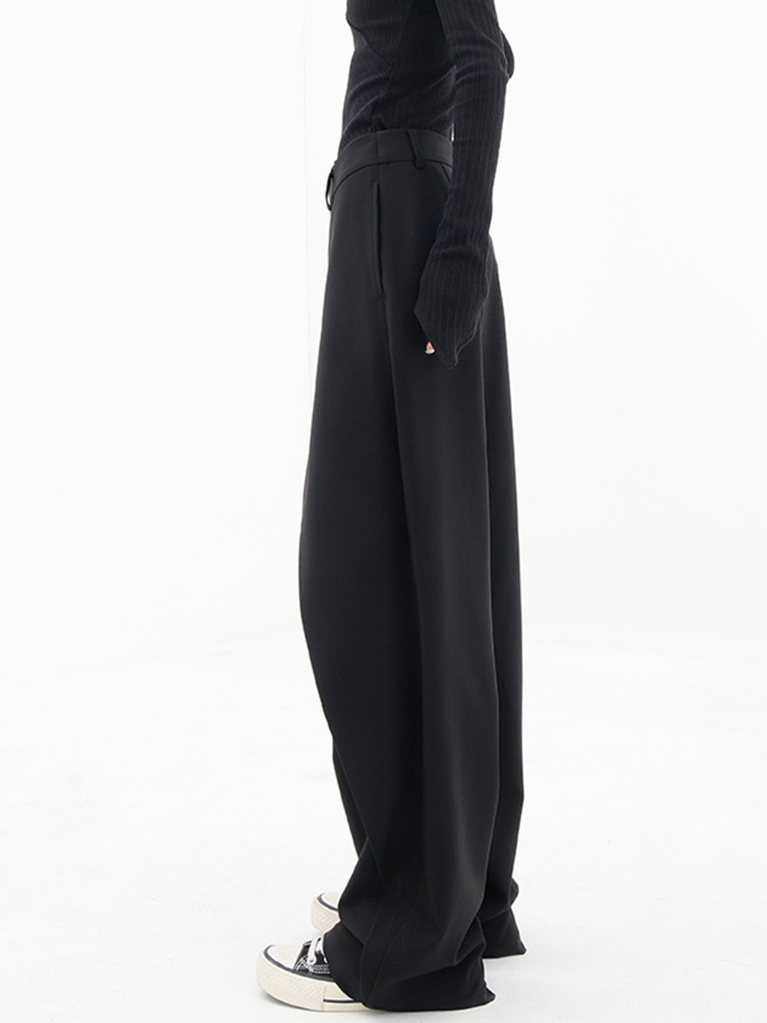 Beatriz | Pantalón asimétrico de tela liviana con estilo moderno