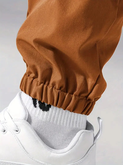 Caden | Pantalón cargo funcional con bolsillos prácticos.