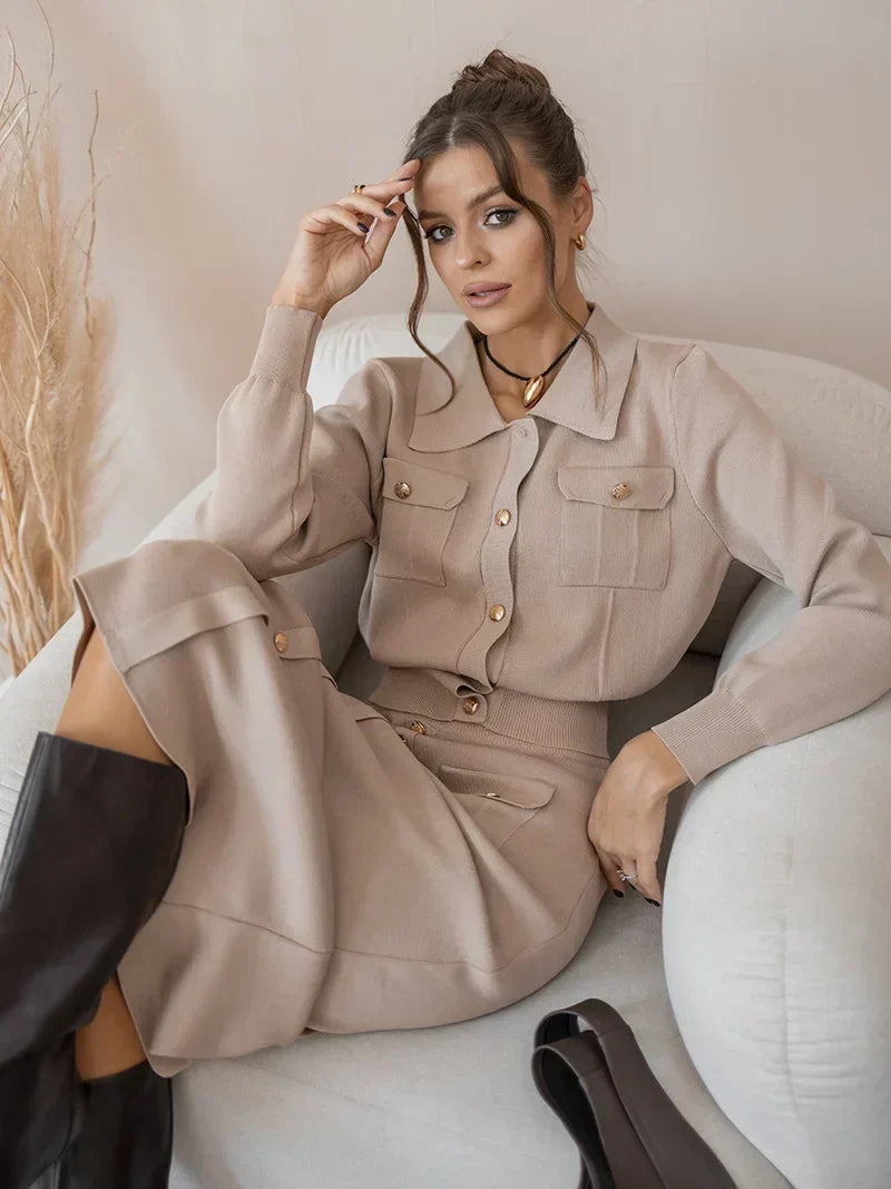 Inés | Conjunto Chic Kasandra: Blazer y Falda de Punto Elegante para Mujer