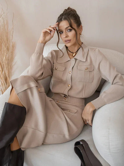 Inés | Conjunto Chic Kasandra: Blazer y Falda de Punto Elegante para Mujer