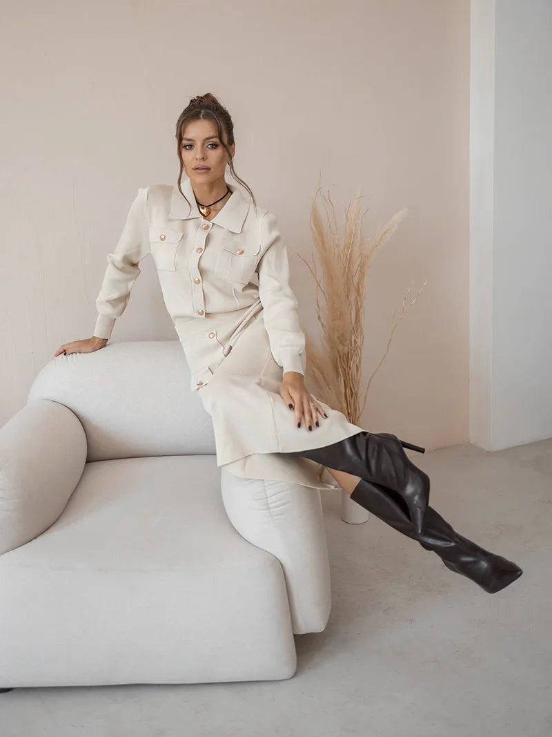 Inés | Conjunto Chic Kasandra: Blazer y Falda de Punto Elegante para Mujer